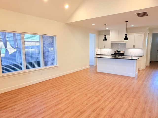 322 Cowboy Lane, Wolfforth, TX 79382