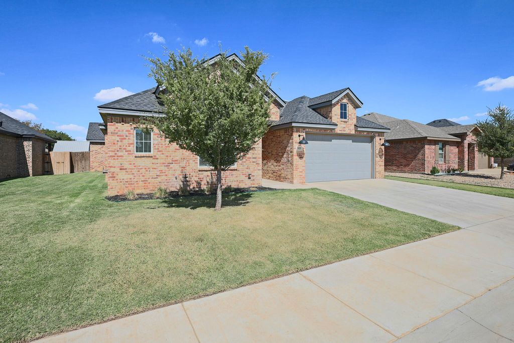 322 Cowboy Lane, Wolfforth, TX 79382