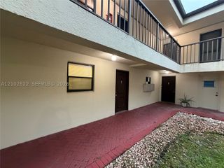 2300 S Cypress Bend Dr 102, Pompano Beach, FL 33069