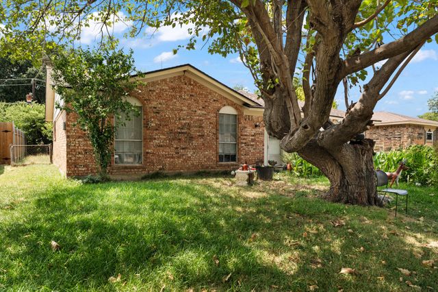 1825 Avenue B, Grand Prairie, TX 75051