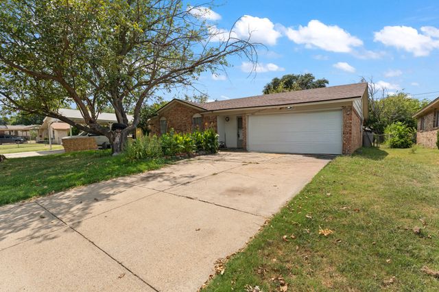 1825 Avenue B, Grand Prairie, TX 75051