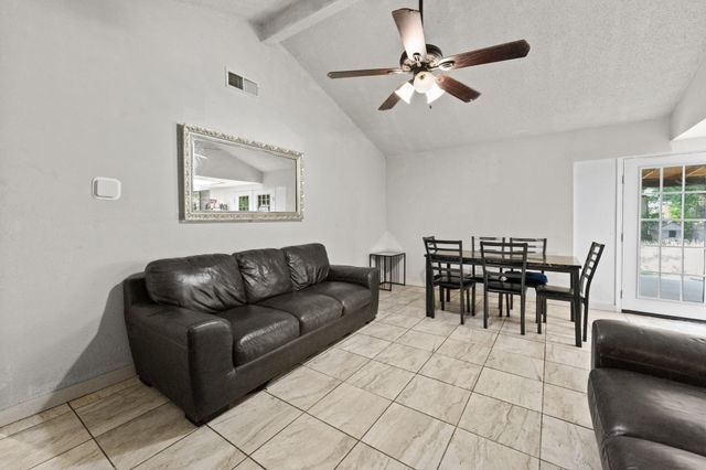 1825 Avenue B, Grand Prairie, TX 75051