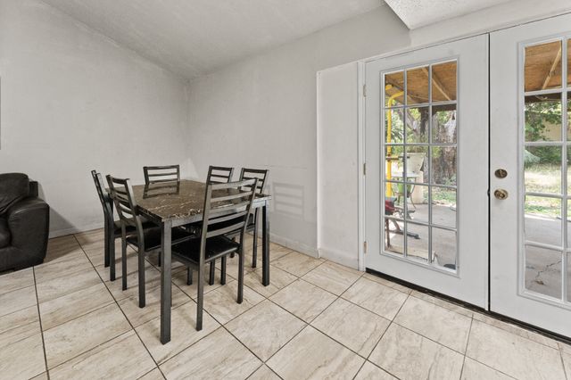 1825 Avenue B, Grand Prairie, TX 75051