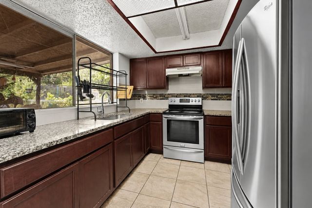 1825 Avenue B, Grand Prairie, TX 75051