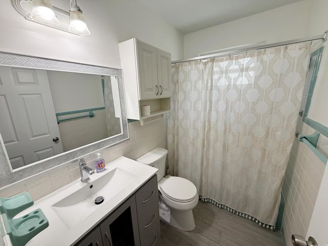 16 Ridgewood Circle, Tequesta, FL 33469