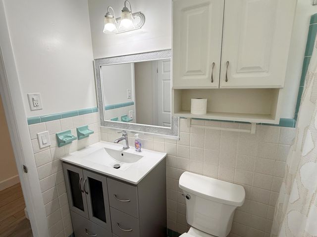 16 Ridgewood Circle, Tequesta, FL 33469