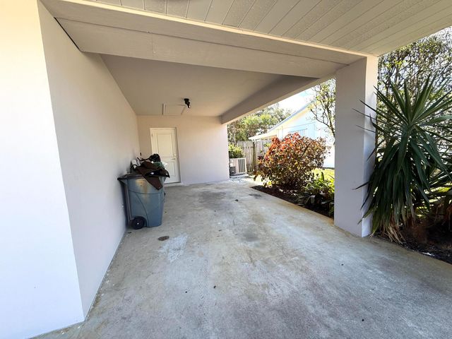 16 Ridgewood Circle, Tequesta, FL 33469