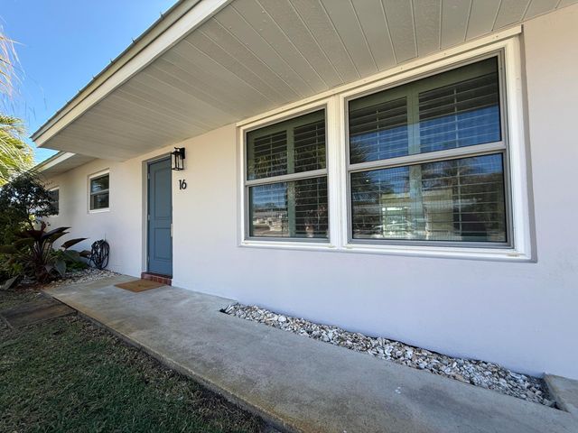 16 Ridgewood Circle, Tequesta, FL 33469