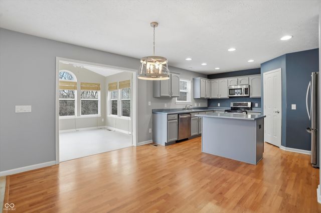 1232 Gleneagle Drive, Indianapolis, IN 46239