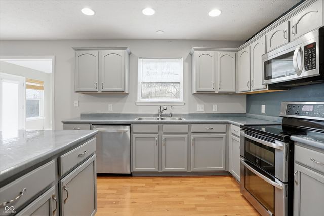 1232 Gleneagle Drive, Indianapolis, IN 46239