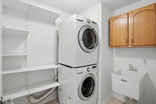 1232 Gleneagle Drive, Indianapolis, IN 46239