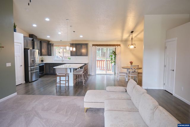 1305 SW Illihe Rd, Dallas, OR 97338