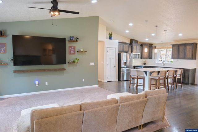 1305 SW Illihe Rd, Dallas, OR 97338