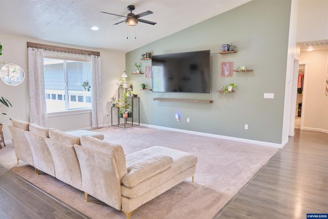 1305 SW Illihe Rd, Dallas, OR 97338