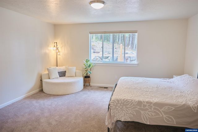 1305 SW Illihe Rd, Dallas, OR 97338