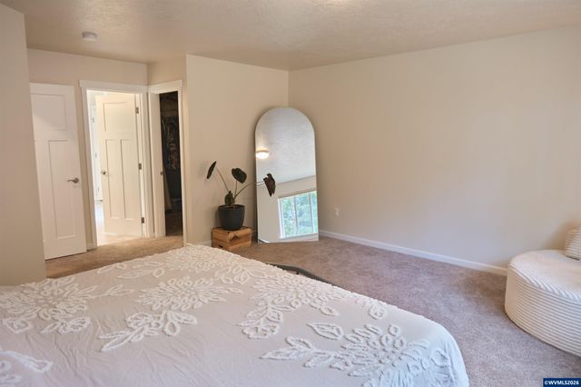 1305 SW Illihe Rd, Dallas, OR 97338