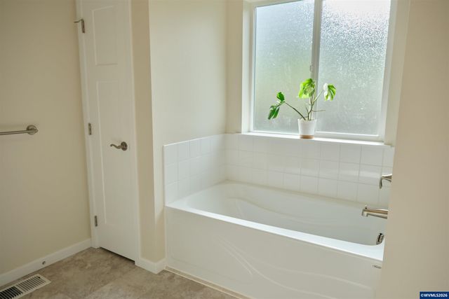 1305 SW Illihe Rd, Dallas, OR 97338