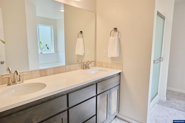 1305 SW Illihe Rd, Dallas, OR 97338