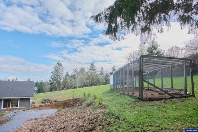 1305 SW Illihe Rd, Dallas, OR 97338