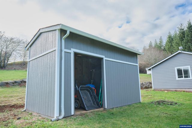 1305 SW Illihe Rd, Dallas, OR 97338