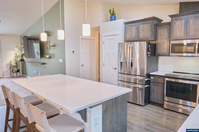 1305 SW Illihe Rd, Dallas, OR 97338