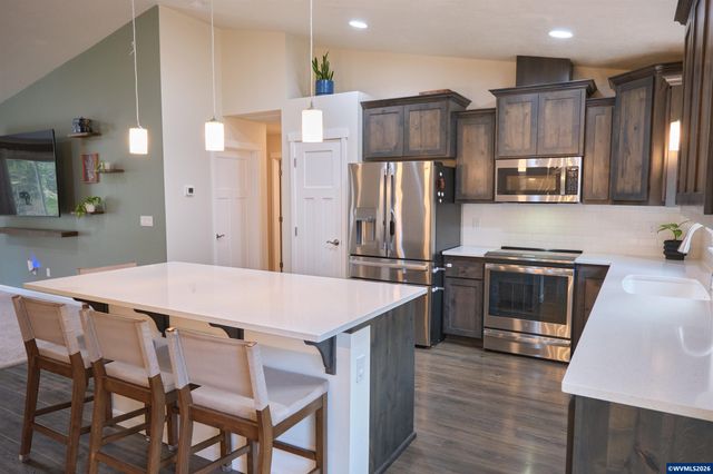 1305 SW Illihe Rd, Dallas, OR 97338