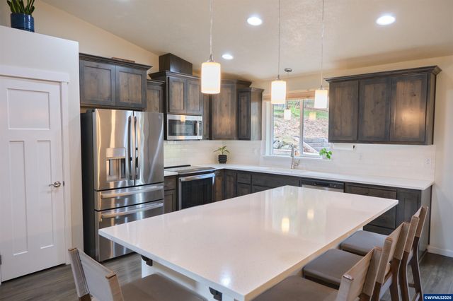 1305 SW Illihe Rd, Dallas, OR 97338