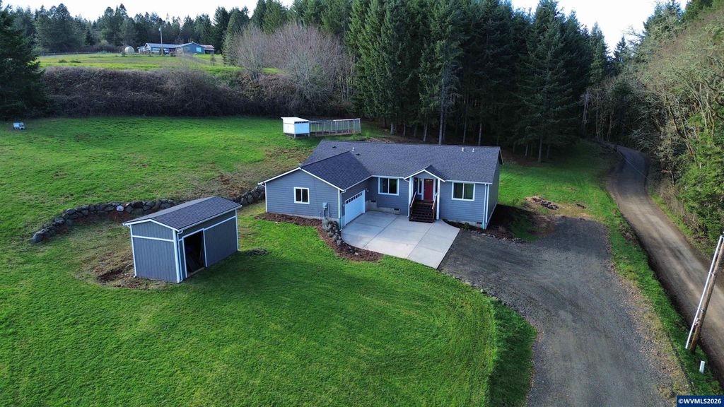 1305 SW Illihe Rd, Dallas, OR 97338