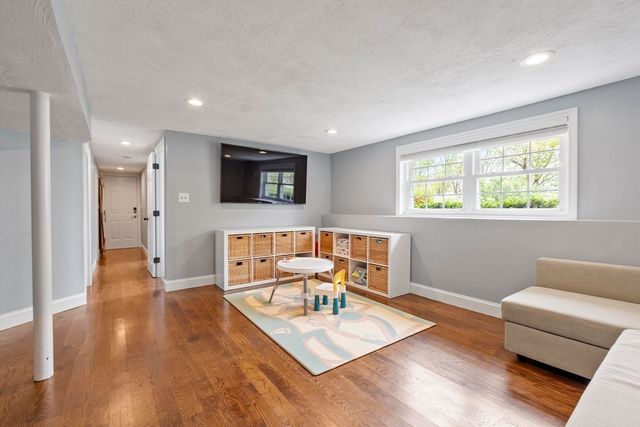 28 Vinal Street, Hudson, MA 01749