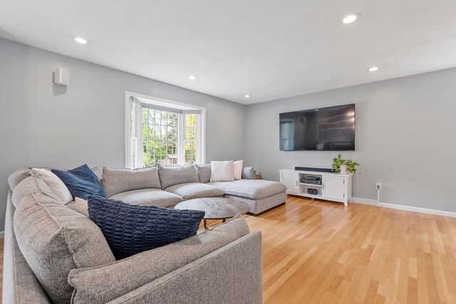 28 Vinal Street, Hudson, MA 01749