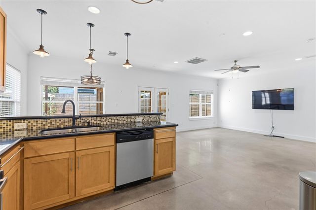 2610 Hidalgo ST, Austin, TX 78702