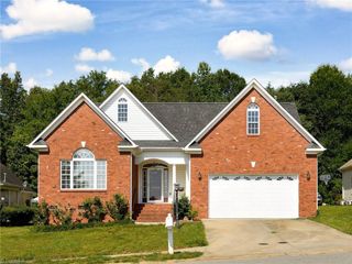 2566 Brook Stone Drive, Clemmons, NC 27012