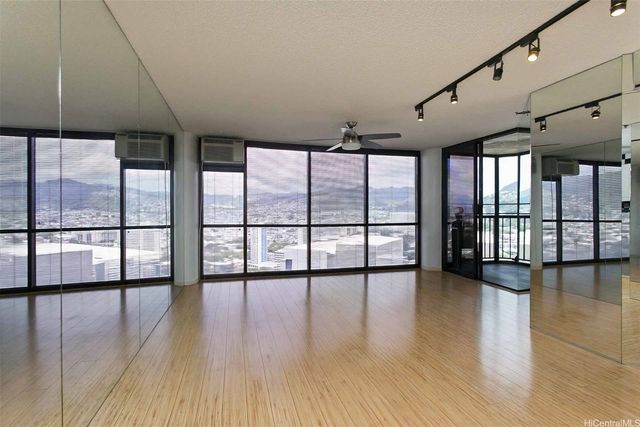 60 N Beretania Street 3405, Honolulu, HI 96817