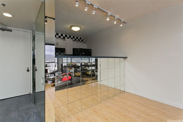 60 N Beretania Street 3405, Honolulu, HI 96817