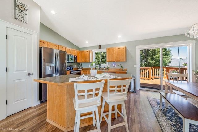727 E Carrie Dr, Medical Lake, WA 99022