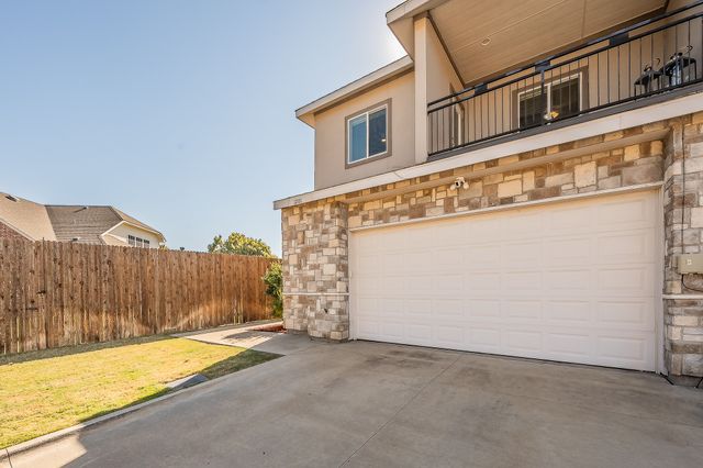 1201 Summerset Lane, Burleson, TX 76028