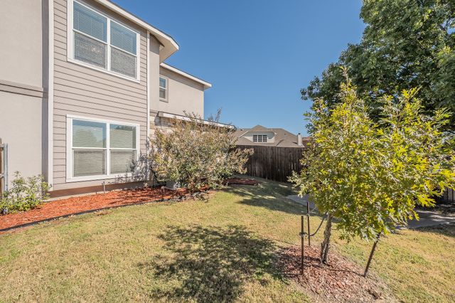 1201 Summerset Lane, Burleson, TX 76028