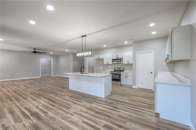 315 NE 51st Road, Warrensburg, MO 64093