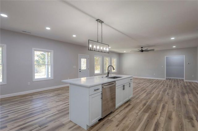 315 NE 51st Road, Warrensburg, MO 64093