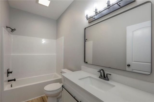 315 NE 51st Road, Warrensburg, MO 64093