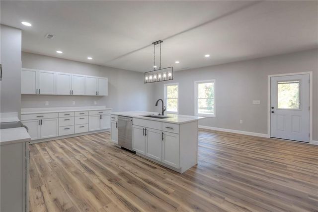 315 NE 51st Road, Warrensburg, MO 64093