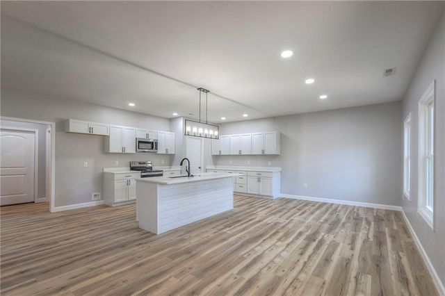 315 NE 51st Road, Warrensburg, MO 64093