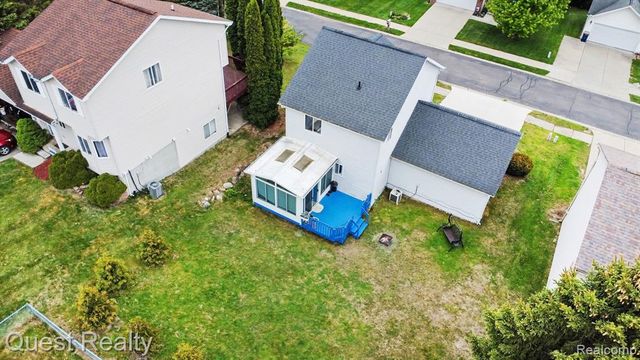7058 Rolling Hills Drive, Waterford, MI 48327