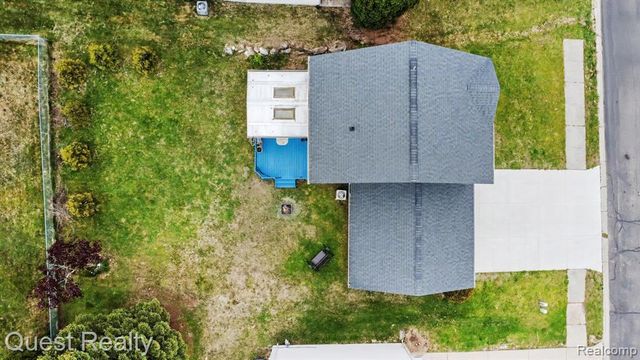 7058 Rolling Hills Drive, Waterford, MI 48327
