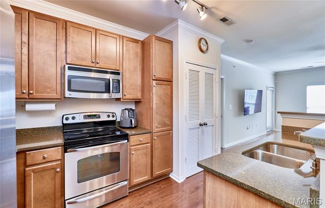 1251 Strassner Drive 2403, Brentwood, MO 63144