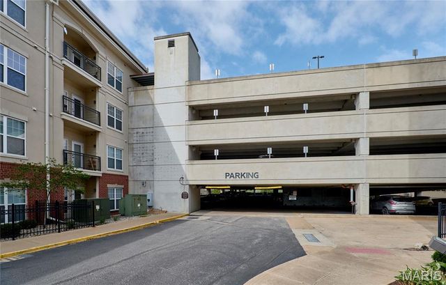 1251 Strassner Drive 2403, Brentwood, MO 63144