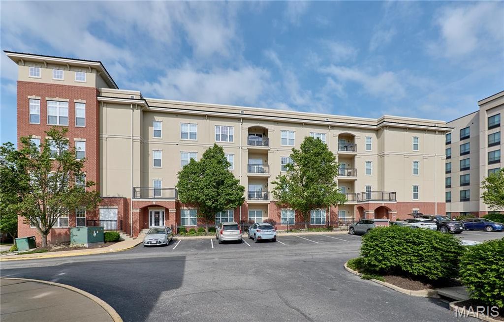 1251 Strassner Drive 2403, Brentwood, MO 63144