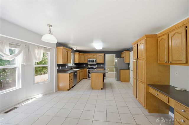1087 Kingsview Court, Maineville, OH 45039