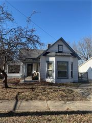 206 Winner Avenue, Smithville, MO 64089