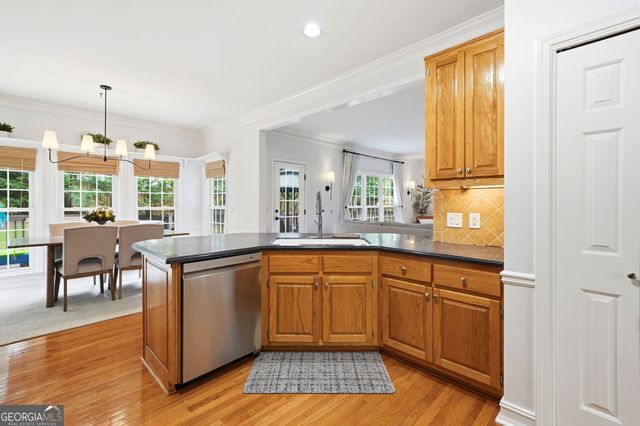 906 Spring Valley, Woodstock, GA 30189